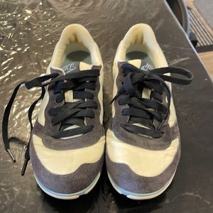 Women’s nike athletic shoes